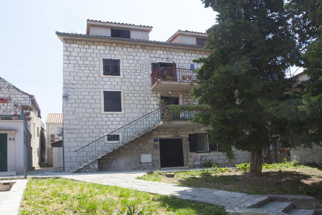 Summer Bay Apartments Split Exterior photo