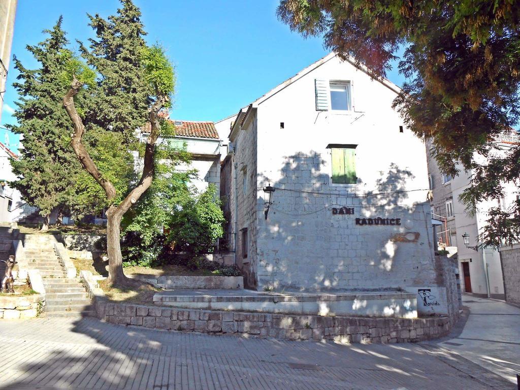 Summer Bay Apartments Split Exterior photo